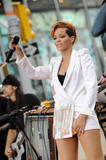 th_83607_celebrity-paradise.com-The_Elder-Rihanna_2009-11-24_-_ABC5s_Good_Morning_America_live_8576_122_1023lo.jpg