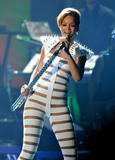 th_12249_Rihanna_2009_American_Music_Awards_Perfomance_37_122_1075lo.jpg