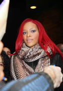 th_30609_RihannaatGoodMorningAmericainNYC17.11.2010_38_122_19lo.jpg