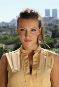 http://img193.imagevenue.com/loc245/th_205924731_KatieCassidy_TheYoungHollywoodStudio3_122_245lo.jpg