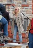 th_13043_Celebutopia-Scarlett_Johansson_on_the_set_of_He11s_Just_Not_That_Into_You-10_123_343lo.jpg