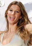 th_90874_Celebutopia-Gisele_Bundchen-Photocall_to_present_her_new_Ipanema_sandels_collection_in_Berlin-27_122_402lo.jpg