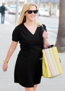 th_171122557_ReeseWithspoon02052013OutShoppinginBeverlyHills17_122_411lo.jpg