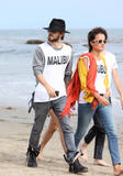 th_71812_Preppie_Jared_Leto_hanging_out_on_the_beach_in_Malibu_67_122_439lo.jpg