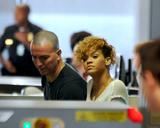 th_80699_Preppie_-_Rihanna_at_LAX_Airport_-_Jan._3_2010_256_122_486lo.jpg