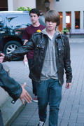 http://img193.imagevenue.com/loc515/th_112561614_Colin_Ford_Dylan_Minnette_on_the_set1_122_515lo.jpg