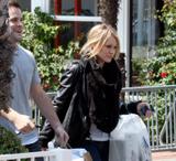 http://img193.imagevenue.com/loc520/th_70630_Hilary_Duff_2008-10-02_-_shopping_in_Hollywood_543_122_520lo.jpg