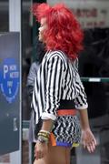 th_14713_Rihanna_shoots_Whats_My_Name_in_NYC_65_122_524lo.jpg