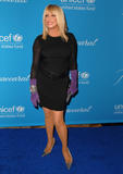 Suzanne Somers @ The UNICEF Ball   Red Carpet (Dec 10, 2009) x 6HQ th 22496  AL6  045 122 593lo 