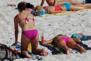 Italian Girls On The Beach x102-61pwtcugci.jpg