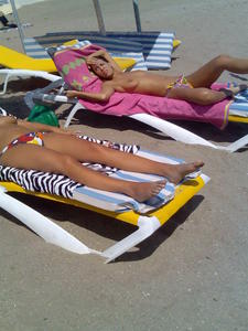 Topless-Girl-Chatting-on-Beach-n1rw0afiza.jpg