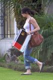 http://img193.imagevenue.com/loc491/th_13576_Ashley_Greene_Oasis_Nail_Spa_Toluca_lake_011209_029_122_491lo.jpg