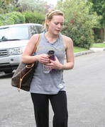 http://img193.imagevenue.com/loc551/th_15646_Hilary_Duff_leaving_the_gym_in_West_Hollywood6_122_551lo.jpg