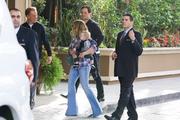 http://img193.imagevenue.com/loc585/th_331921100_Hilary_Duff_With_Family_in_Beverly_Hills5_122_585lo.jpg